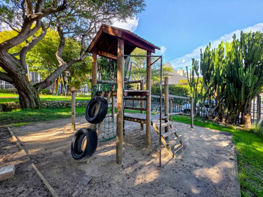 3 Bedroom Property for Sale in Sea Point Western Cape